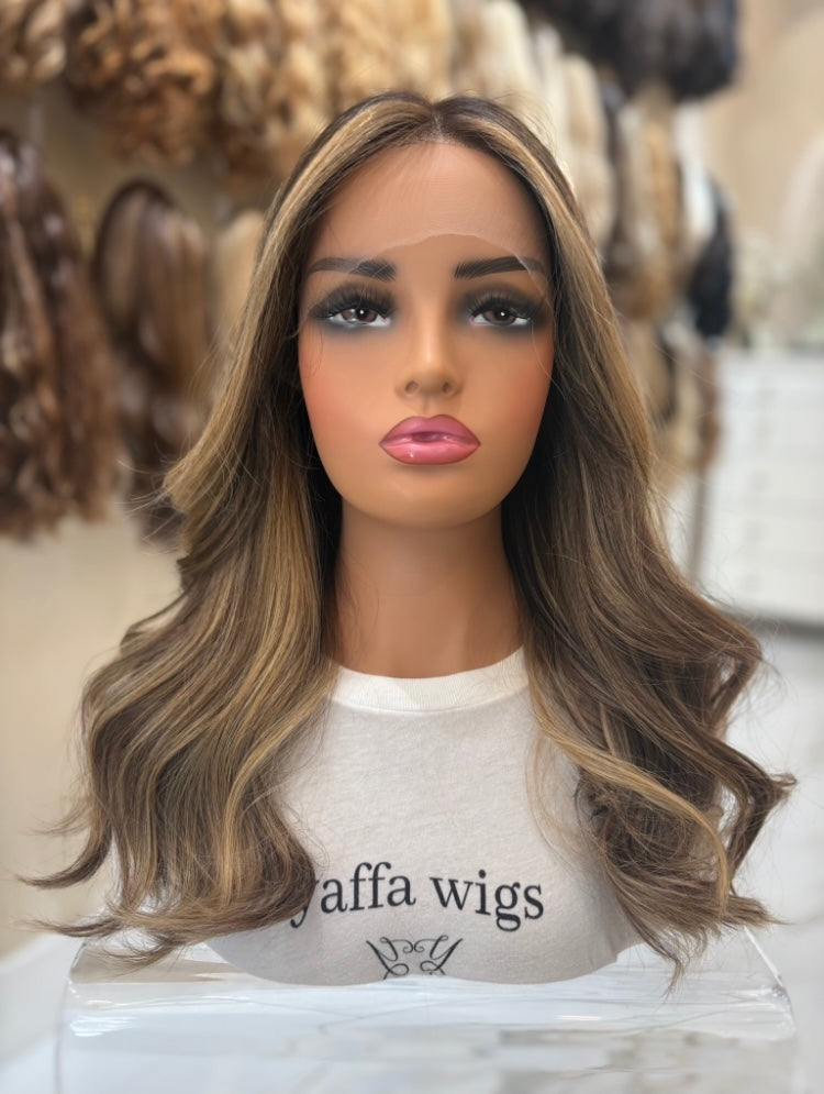 #6/8/12  - 22'' V.EUR LACETOP WIG