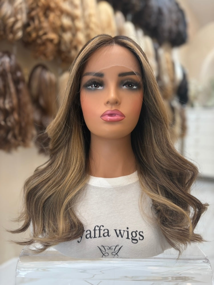 #6/8/12  - 22'' V.EUR LACETOP WIG