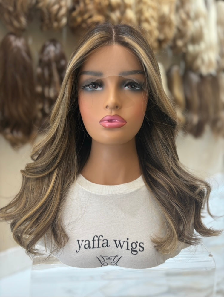 #6/8/12  - 22'' V.EUR LACETOP WIG